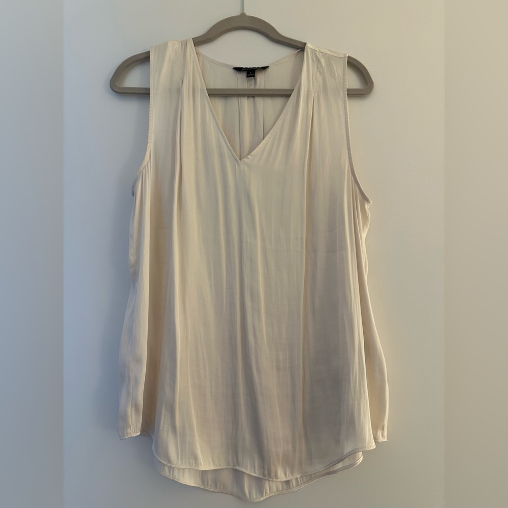 Banana Republic champagne colored sleeveless shell. Size large.